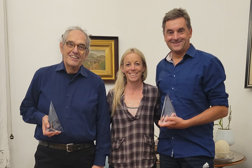 Dr. Yorck Olaf Schumacher, MD Professor Giuseppe d’Onofrio, and Dr. Laura Lewis holding the 2023 Science Awards.