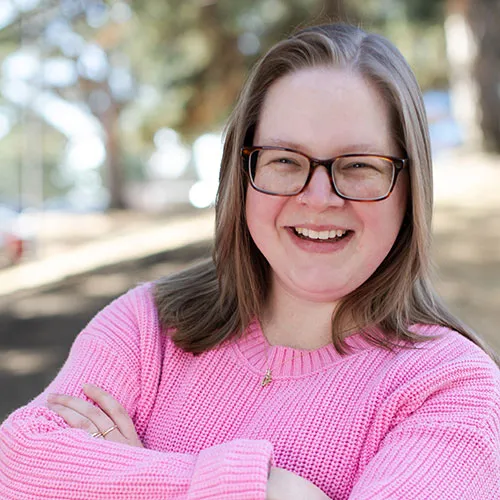 Courtney Menefee headshot.
