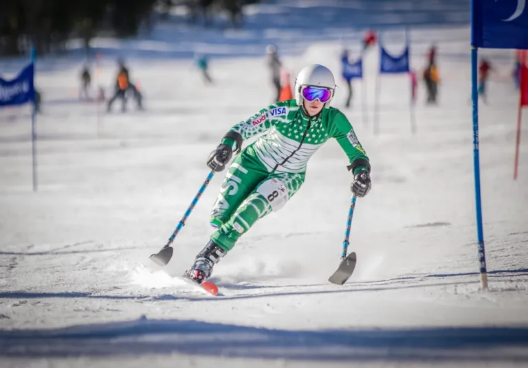 Disabled downhill skiier with one leg.