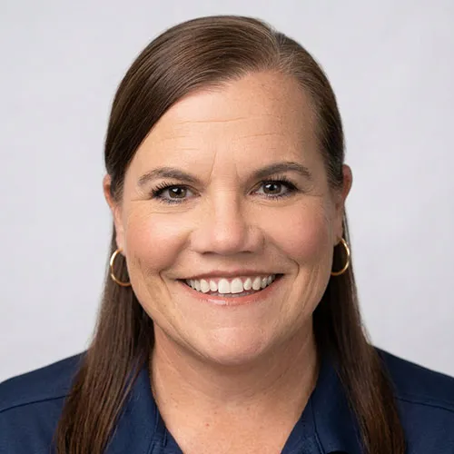 Jen Ogee headshot.
