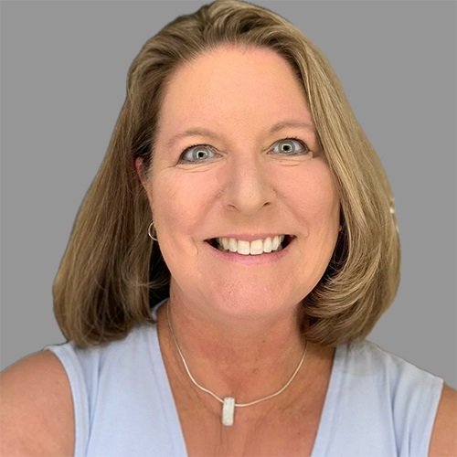 Lisa Tuomi headshot.