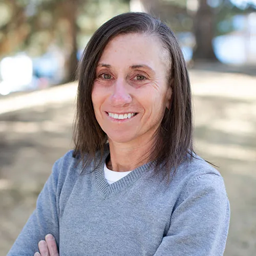 Tammi Lewis headshot.