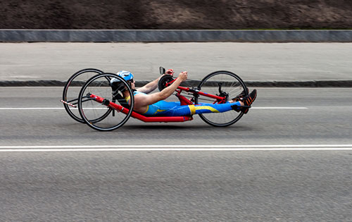 hand cyclist racing