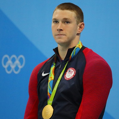 Swimmer Ryan Murphy with his gold medal in Rio.
